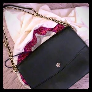Tory Burch’ black purse